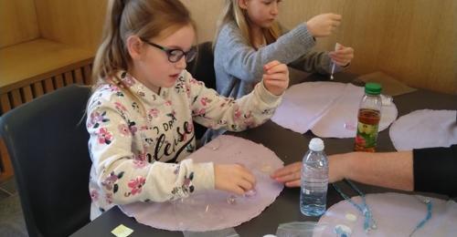 Workshop juwelen maken voor kinderen gezinsbond stokkem